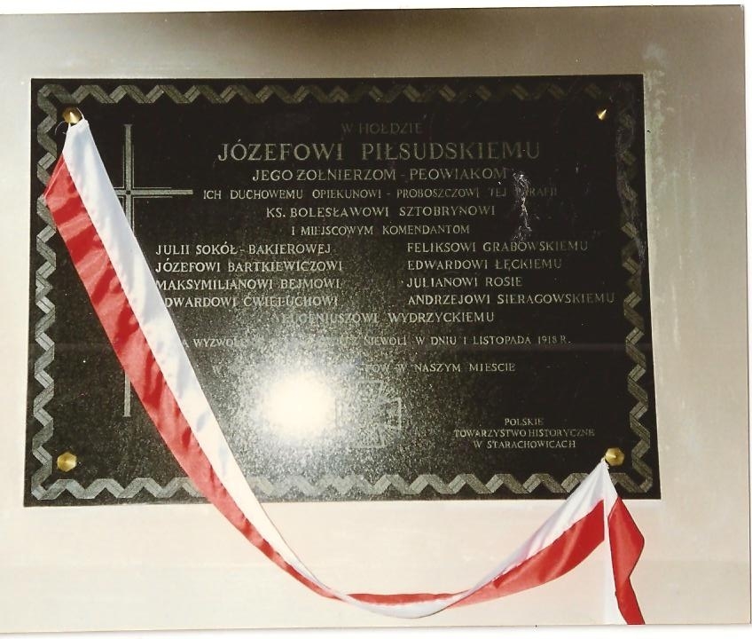 Tablica w hołdzie Józefowi Piłsudskiemu